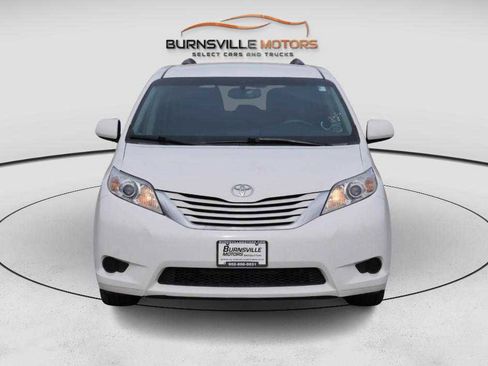 Used 2015 Toyota Sienna LE image 2