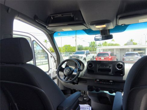 Used 2019 Mercedes-Benz Sprinter 2500 image 22