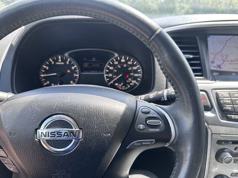 Used 2018 Nissan Pathfinder SL w/ Cargo Package FWD image 13