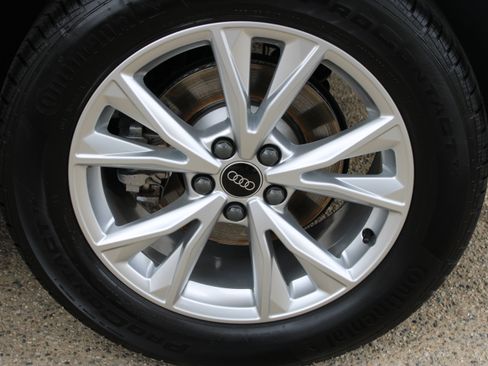 Certified 2025 Audi Q3 2.0T Premium w/ Convenience Package AWD/4WD image 11