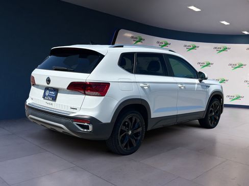 Certified 2022 Volkswagen Taos SE AWD/4WD image 8