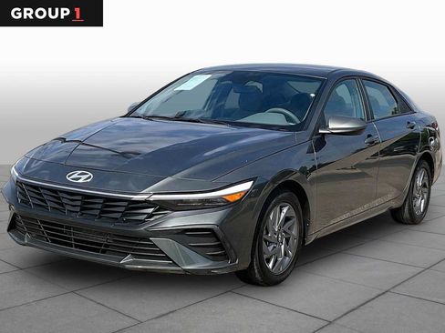 Used 2024 Hyundai Elantra SEL FWD image 1