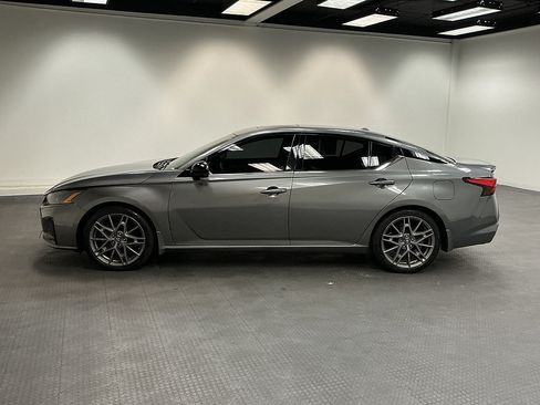 Used 2024 Nissan Altima 2.0 SR FWD image 2