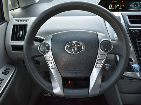Used 2017 Toyota Prius V Three FWD image 17
