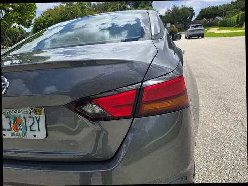 Used 2021 Nissan Altima 2.5 S w/ Driver Assist Package FWD image 18