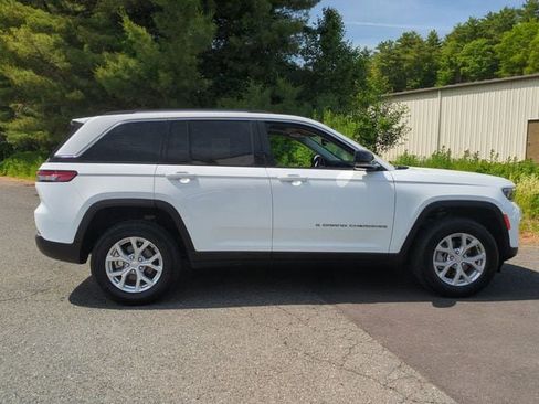 Certified 2023 Jeep Grand Cherokee Limited AWD/4WD image 4