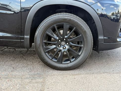 Used 2018 Toyota Highlander SE FWD image 6