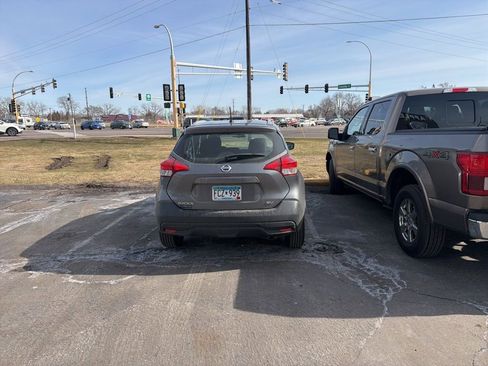 Used 2019 Nissan Kicks SV image 5