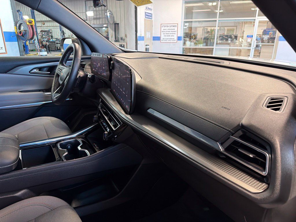 Used 2026 Chevrolet Traverse LT w/ Driver Confidence Package AWD/4WD image 34