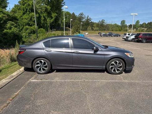 Used 2017 Honda Accord EX-L image 4