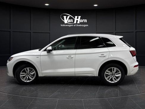 Used 2023 Audi Q5 2.0T Premium w/ Convenience Package image 4