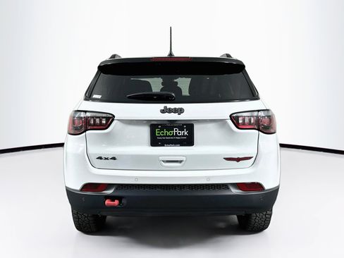 Used 2025 Jeep Compass Trailhawk AWD/4WD image 7