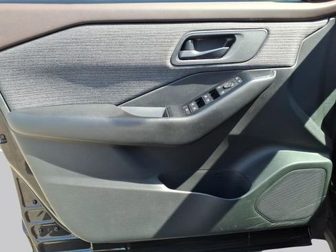 Used 2023 Nissan Rogue S image 10