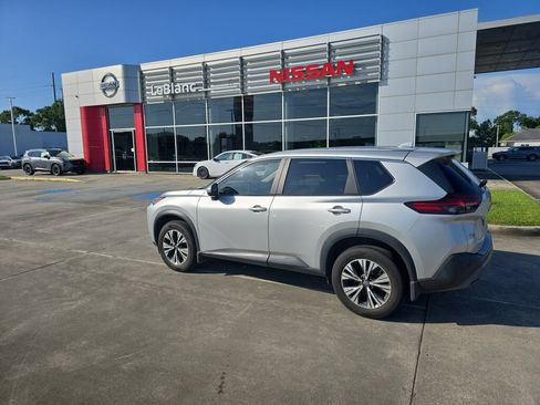 Used 2023 Nissan Rogue SV FWD image 5