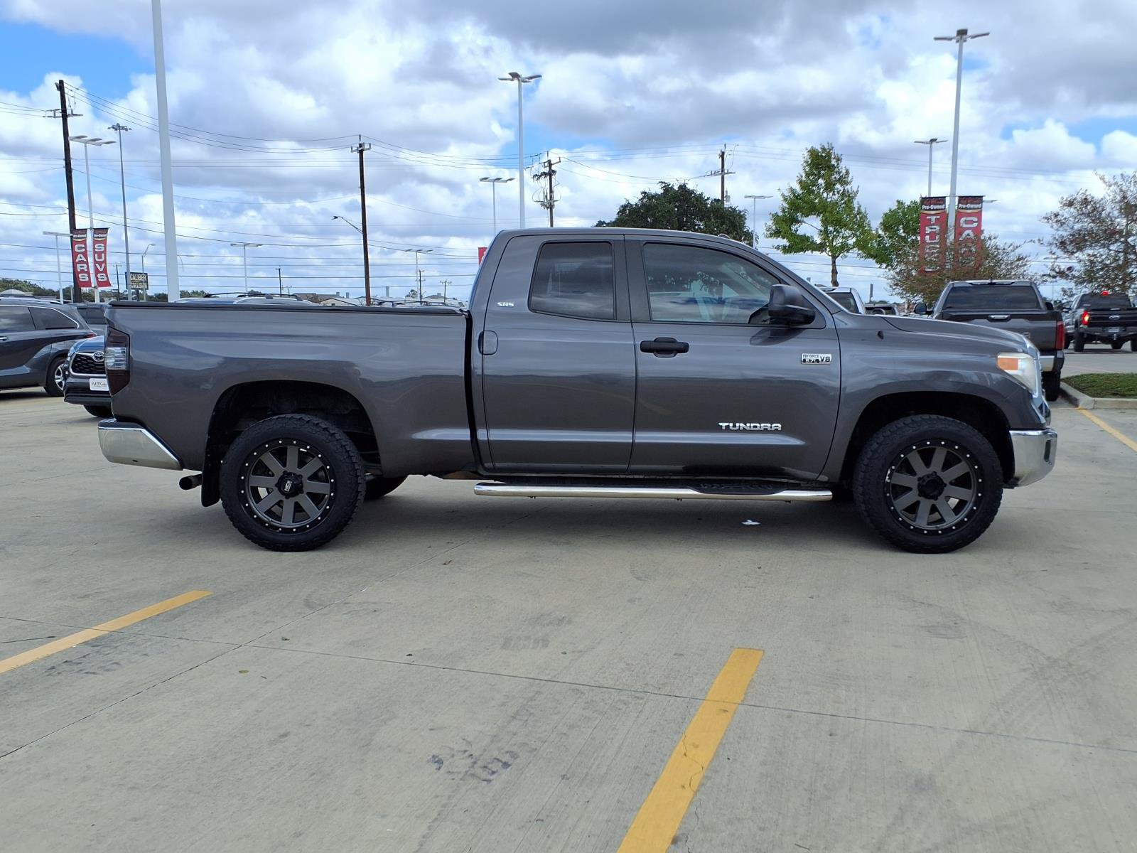 Used 2017 Toyota Tundra SR5 w/ SR5 Upgrade Package AWD/4WD image 4