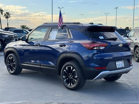 Used 2022 Chevrolet TrailBlazer LT image 2