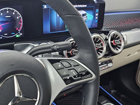 Certified 2025 Mercedes-Benz GLB 250 4MATIC image 43