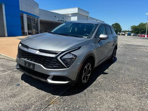 Used 2023 Kia Sportage LX FWD image 2