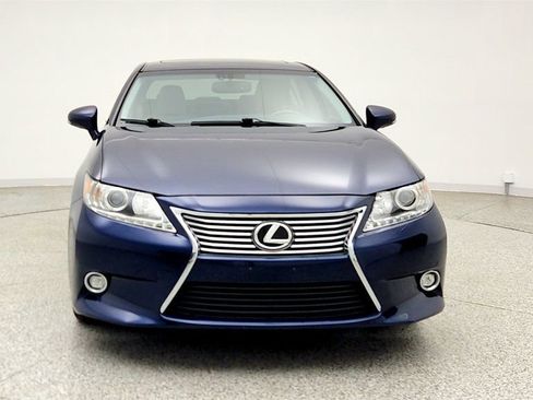 Used 2015 Lexus ES 350 w/ Luxury Package FWD image 2