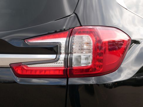 Used 2024 Subaru Ascent Limited w/ Technology Package AWD/4WD image 17