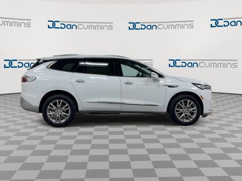 Used 2023 Buick Enclave Essence w/ Experience Buick Package FWD image 9