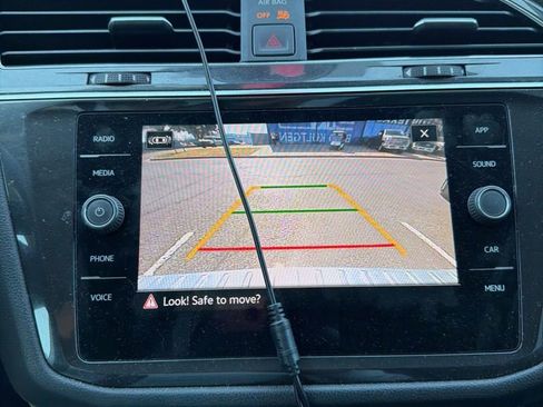 Used 2022 Volkswagen Tiguan SE image 6