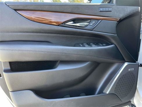 Used 2019 Cadillac Escalade Premium Luxury image 17