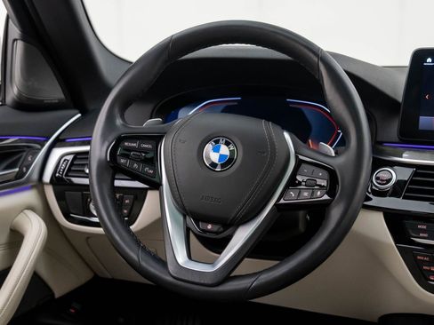 Used 2022 BMW 540i xDrive w/ Premium Package image 10