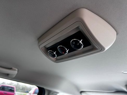 Used 2014 Dodge Grand Caravan SXT FWD image 27