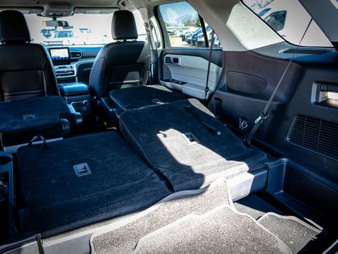 Used 2021 Ford Explorer XLT w/ Equipment Group 202A image 19