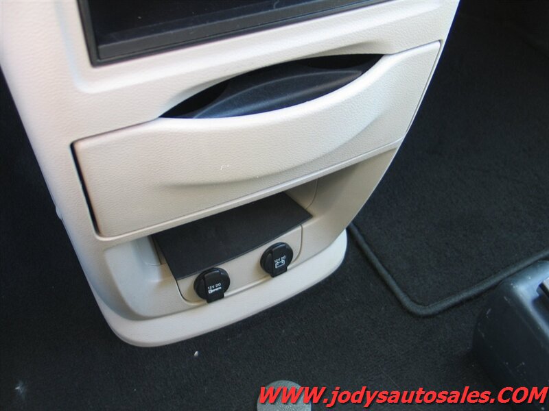 Used 2018 Dodge Grand Caravan SE w/ UConnect Hands-Free Group FWD image 16