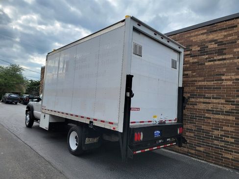 Used 2016 Ford F550 2WD Regular Cab Super Duty image 4