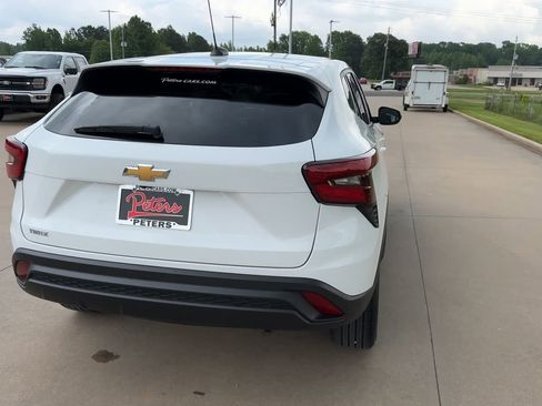 Used 2025 Chevrolet Trax LS w/ Driver Confidence Package FWD image 8