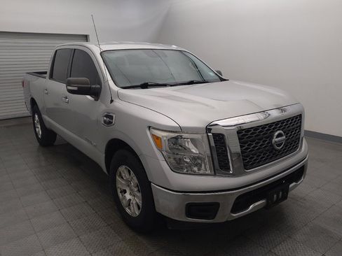 Used 2017 Nissan Titan SV image 13