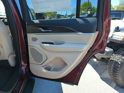 New 2026 Jeep Grand Cherokee Limited w/ Limited Altitude Package AWD/4WD image 33