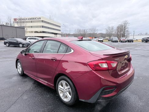 Used 2017 Chevrolet Cruze LT w/ Convenience Package image 3