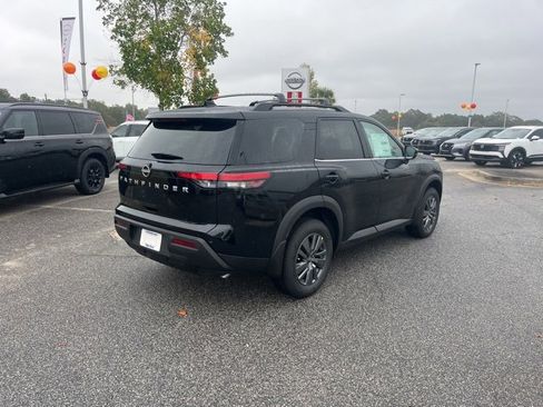 New 2025 Nissan Pathfinder SV image 5