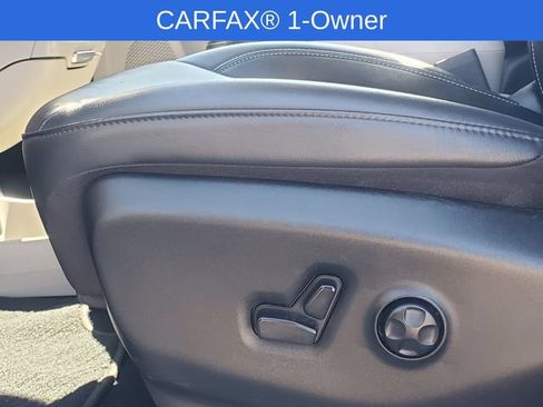 Used 2024 Chrysler Pacifica Touring-L FWD image 9