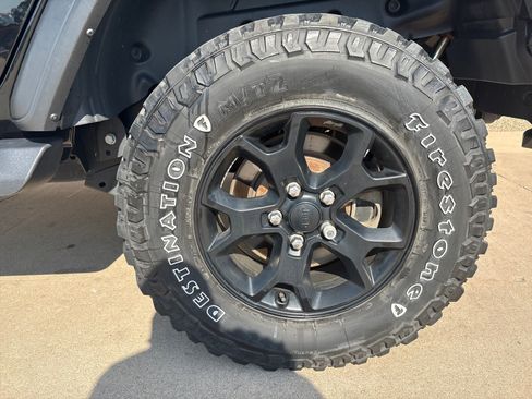 Used 2023 Jeep Wrangler Willys image 11