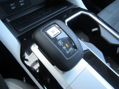 Used 2025 Mitsubishi Outlander SE image 48