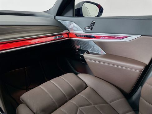 Used 2025 BMW 760i xDrive w/ Executive Package image 25