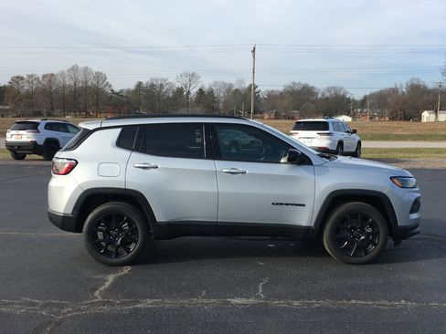 New 2026 Jeep Compass Latitude image 2