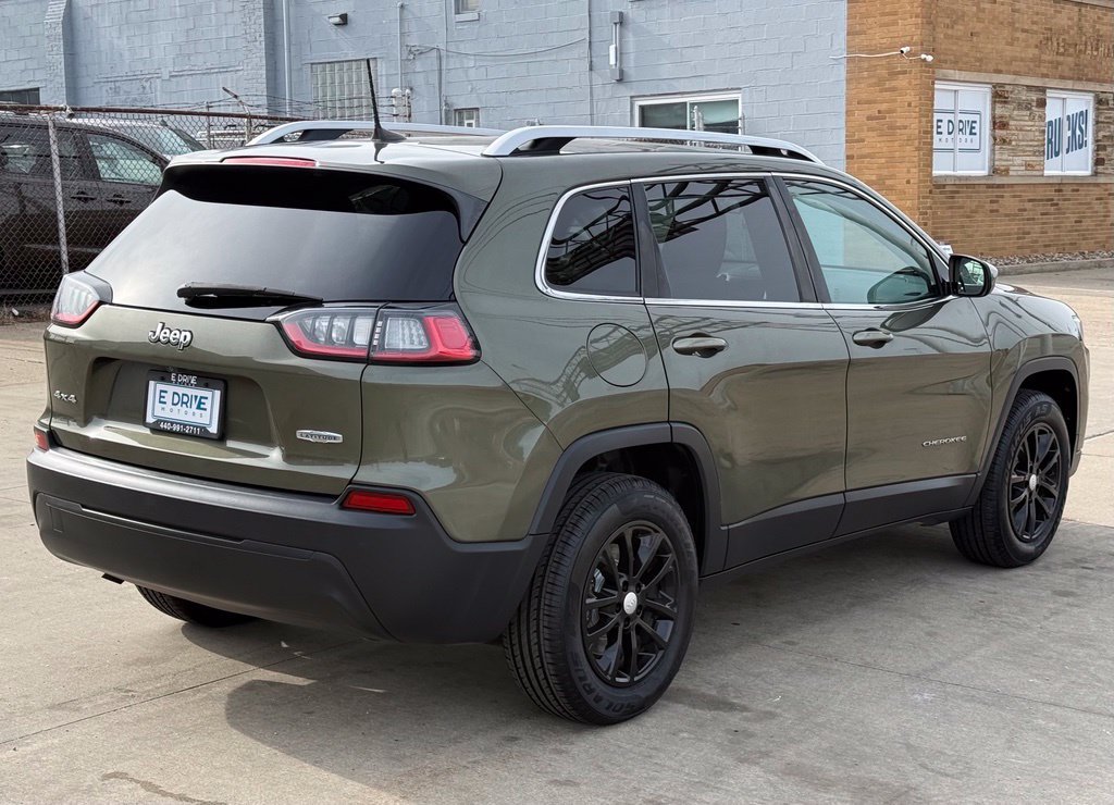 Used 2019 Jeep Cherokee Latitude w/ Cold Weather Group AWD/4WD image 6