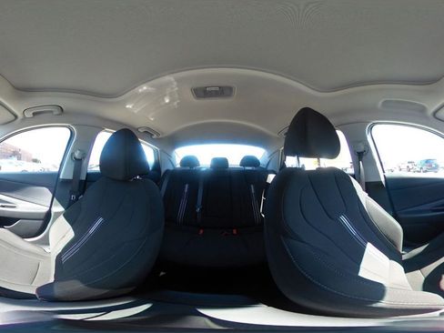 Used 2025 Hyundai Elantra SEL image 42