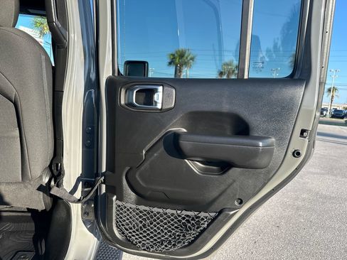 Used 2022 Jeep Wrangler Unlimited Sport w/ Sun And Sound Package AWD/4WD image 15