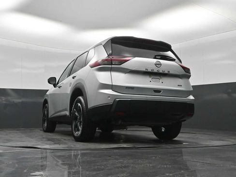 Used 2025 Nissan Rogue SV AWD/4WD image 22