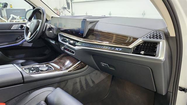 Used 2026 BMW X7 xDrive40i AWD/4WD image 26