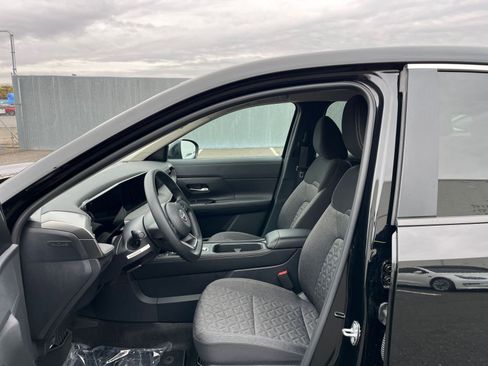 Used 2025 Nissan Kicks SV image 25