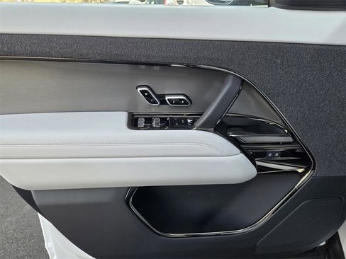 New 2026 Land Rover Range Rover Sport SE image 11