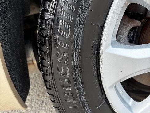 Used 2011 Toyota Camry LE image 19